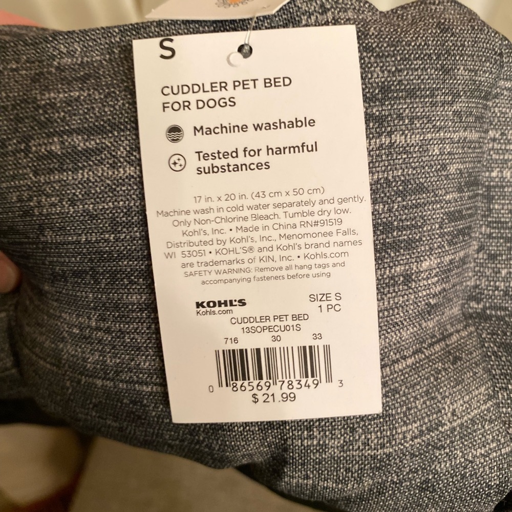🤩brand new wtags. Pet cuddle bed. Grey and off white colors.I have two of them.